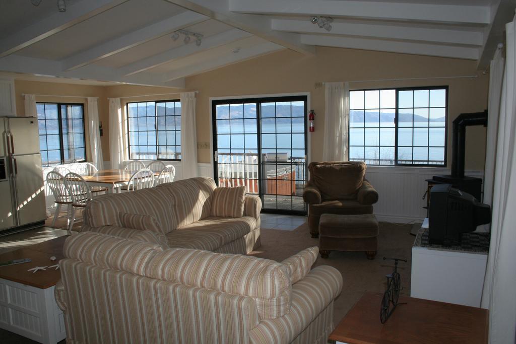 Clear Lake Beach House Suites Lakeport Bagian luar foto